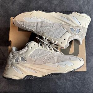 Adidas Yeezy 700 Analog